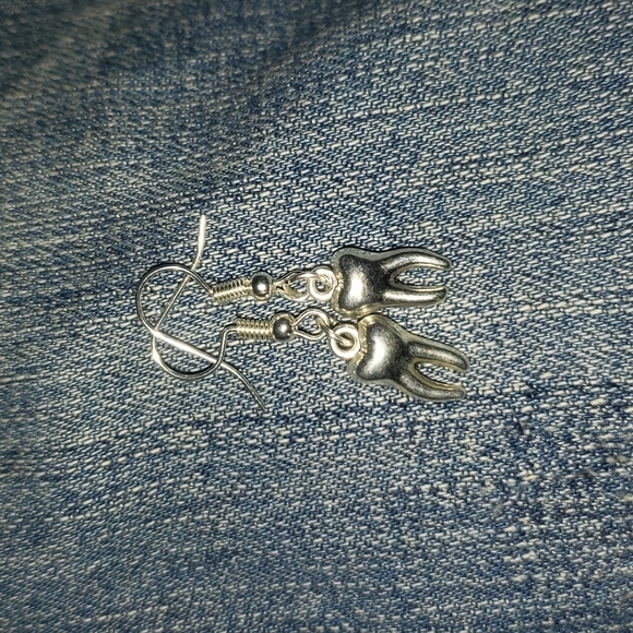 silver teeth earrings - Picture 2 of 2